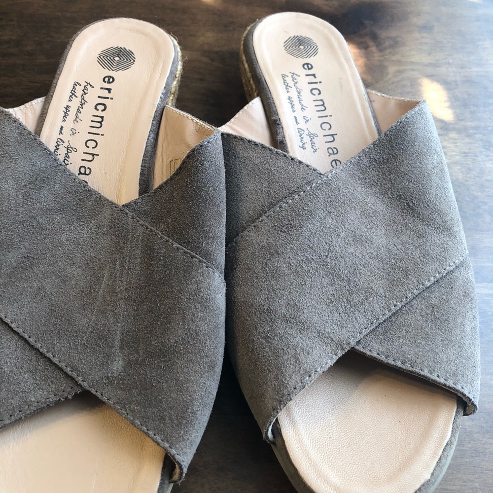 Beautiful new brown suede sandals with low heels!